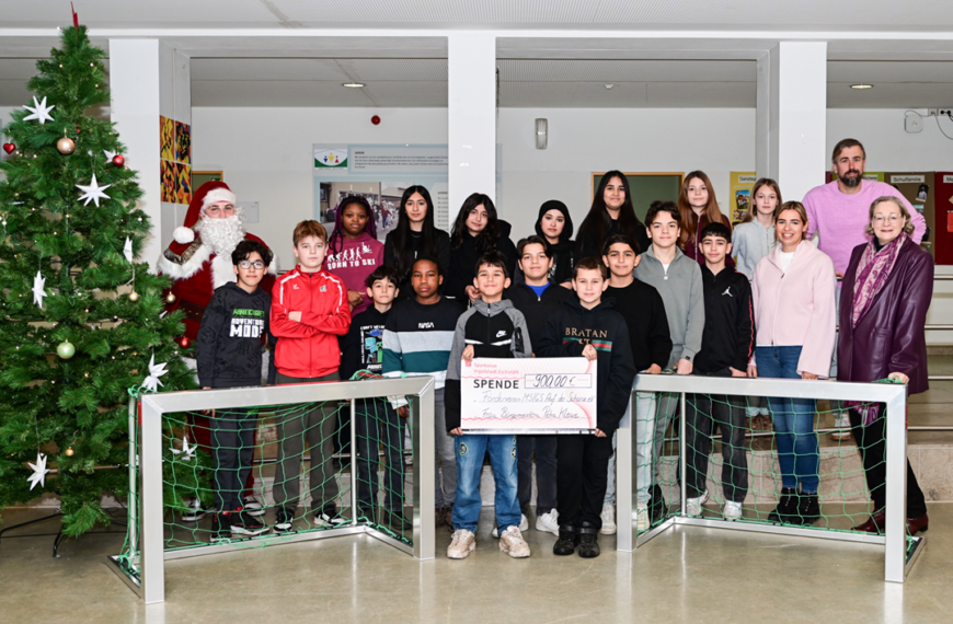 Neue Fußballtore zum Nikolaustag –…