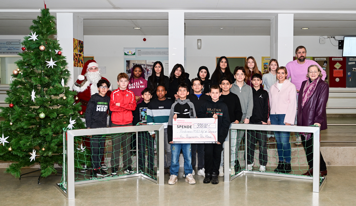 Neue Fußballtore zum Nikolaustag – ein…