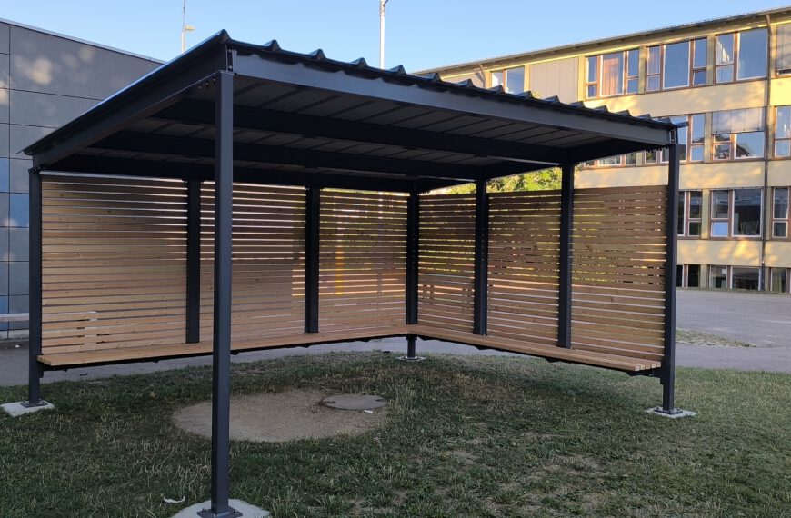 Neuer Unterstand auf dem Pausenhof